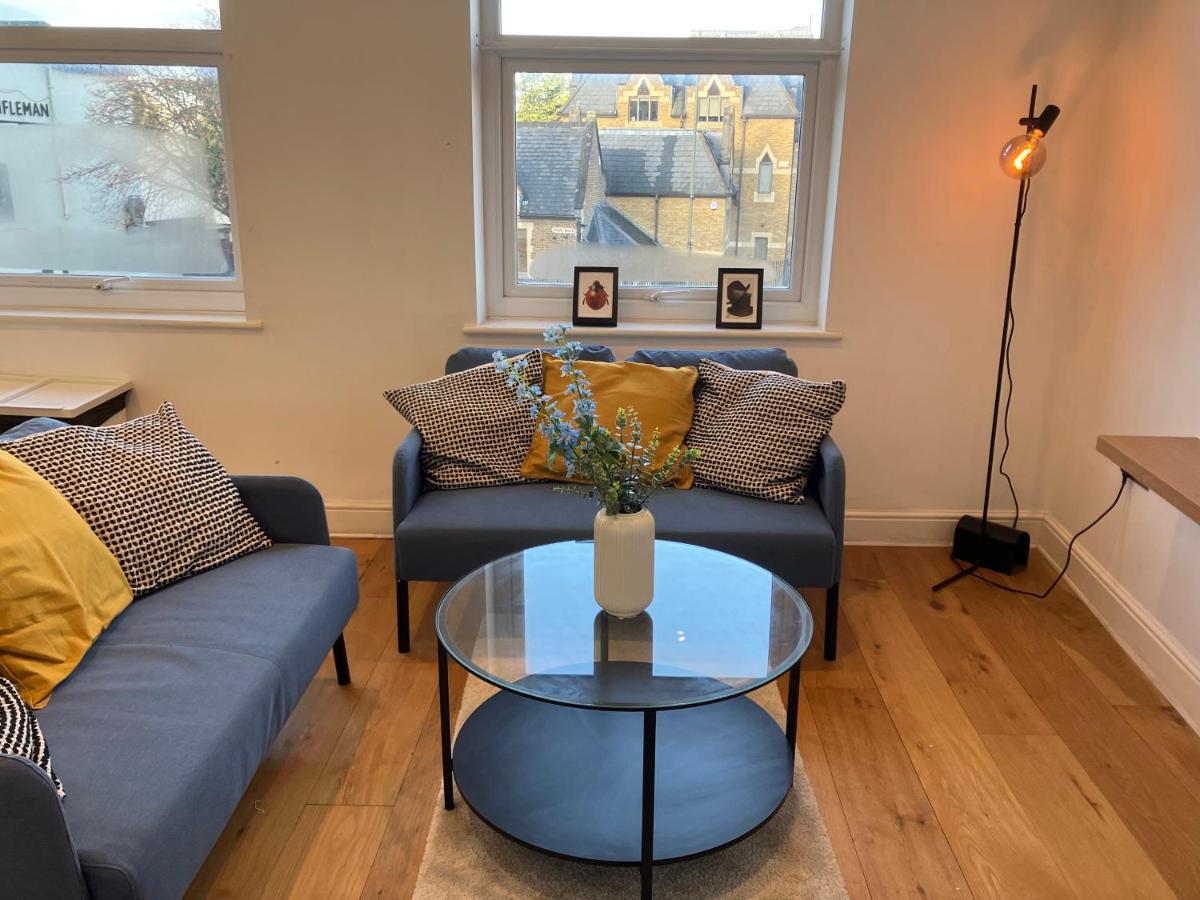 Апартаменты Awesome Refurbished 1 Bed Flat Few Steps To High St ! - 2 East House Эпсом Экстерьер фото