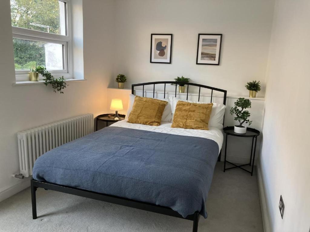 Апартаменты Awesome Refurbished 1 Bed Flat Few Steps To High St ! - 2 East House Эпсом Экстерьер фото